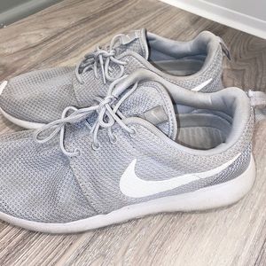 Nike roshes sneakers